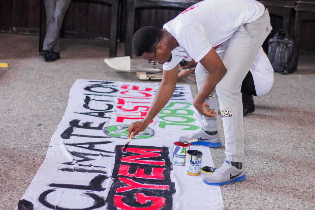 Deux jeunes activistes africains en lutte dans leur pays